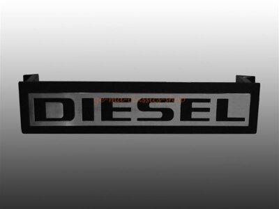 "DIESEL" Schriftzug Emblem vorne im...